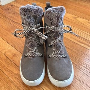 Rockport hi-top fashion sneakers, women’s 9